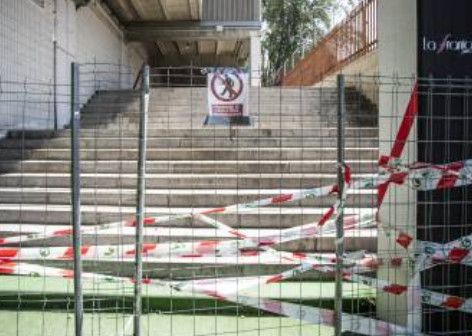 من إغلاق الملعب