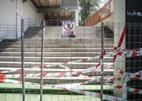 من إغلاق الملعب