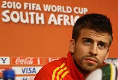 جـيـرارد بـيـكـيــه - مدافع المنتخب الأسباني -