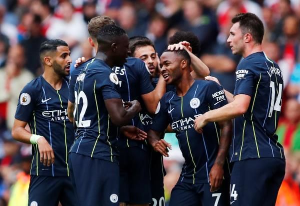 سترلينج مع لاعبي السيتي