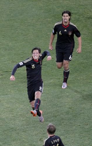 2010-06-23t195025z_01_wcb140_rtridsp_3_soccer-world_reuters