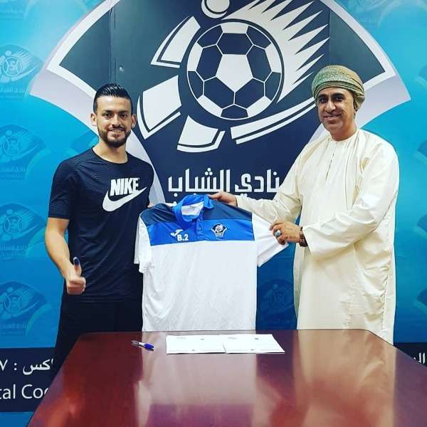 بعد توقيع العقود