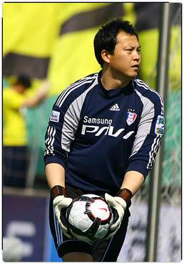 هل سيكون لي وون جاي مضطراً على الإعتزال بسبب مقاعد البدلاء