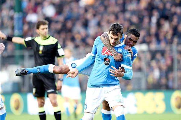 لاعبا نابولي