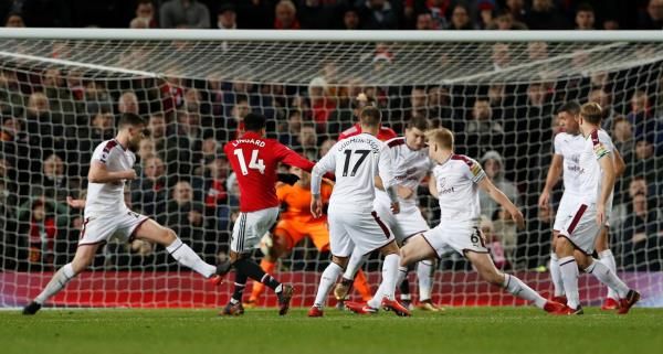 2017-12-26t165327z_1628311574_rc1b20828560_rtrmadp_3_soccer-england-mun-bur_reuters