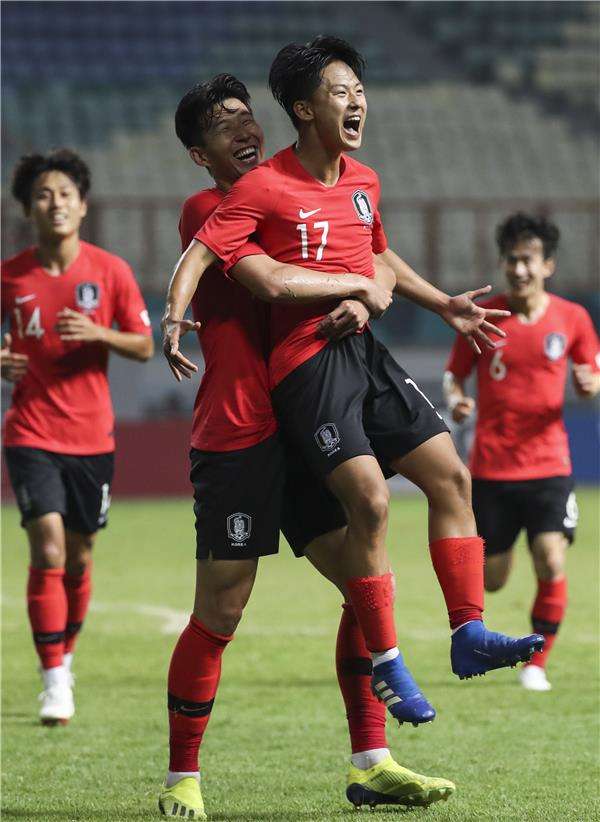 سوم مع الفريق الكوري