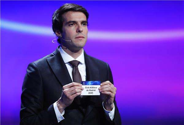 كاكا أثناء سحب القرعة