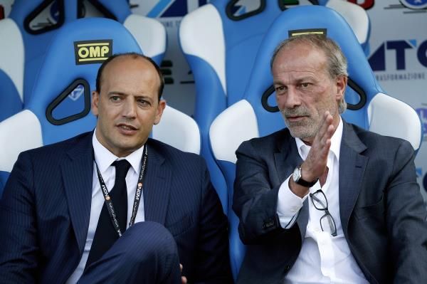  ماورو بالديسوني (يسار)