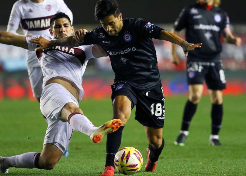 من لقاء أرخنتينوس جونيورز ولانوس