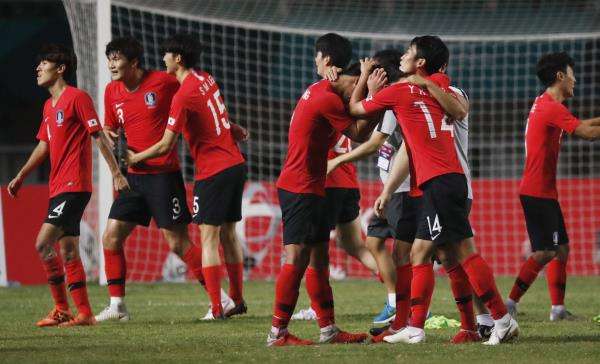 فرحة لاعبي منتخب كوريا الجنوبية
