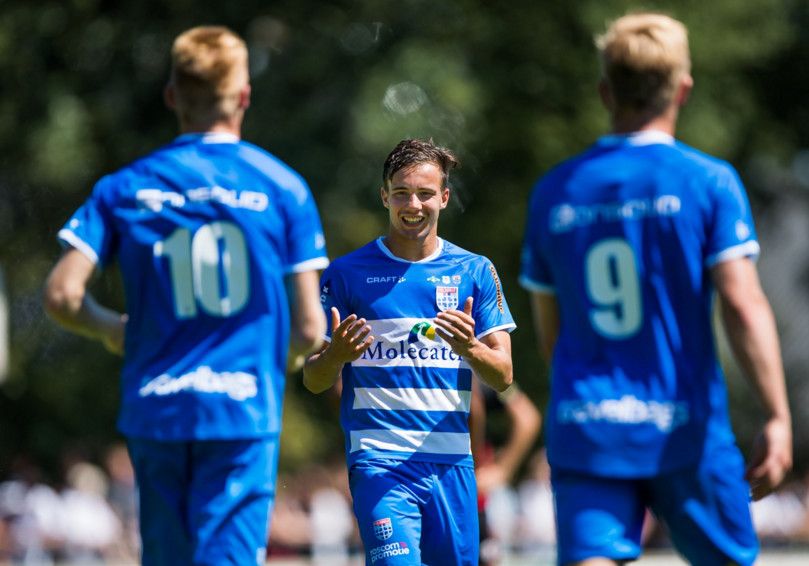 لاعبو زفوله