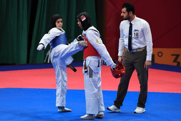 نورة المري في منافسات التايكوندو