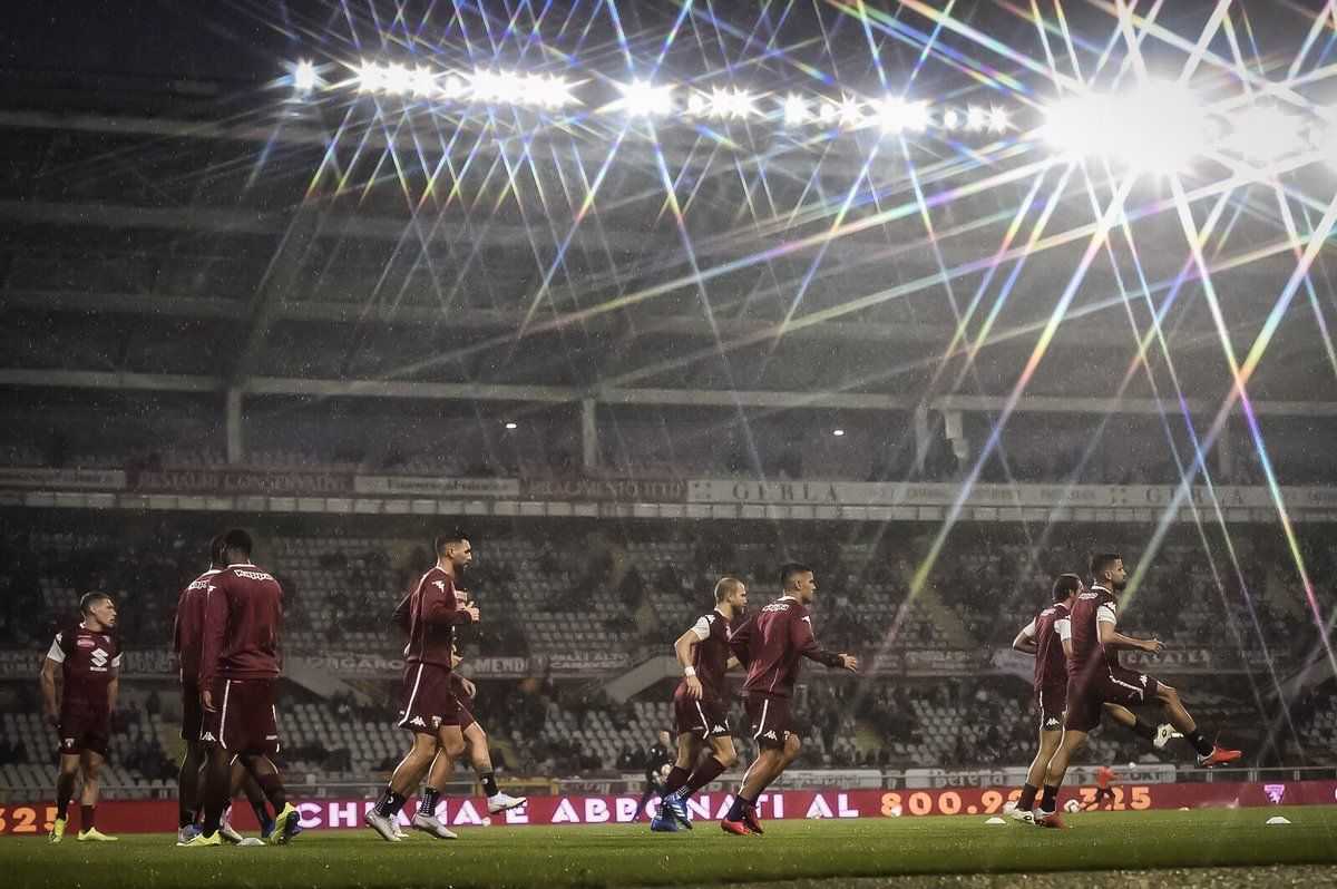لاعبو تورينو قبل بداية اللقاء 