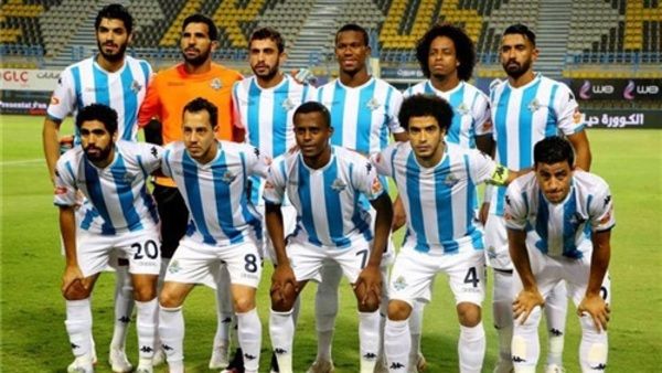 لاعبو بيراميدز 