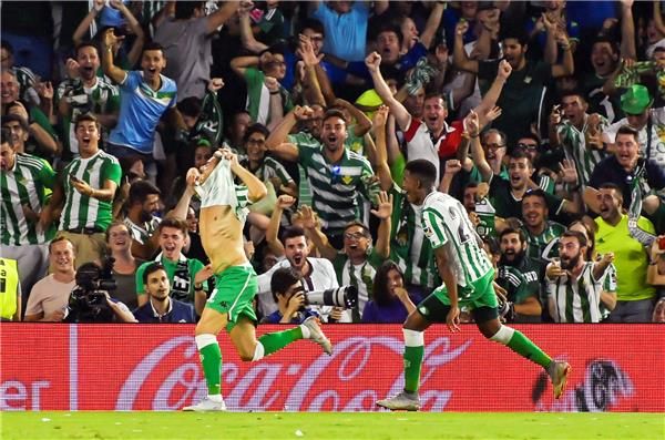 فرحة خواكين بتسجيل الهدف 