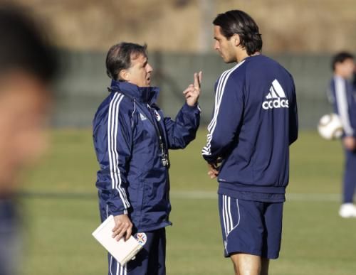 سانتا كروز (اليمين) وجيراردو مارتينو