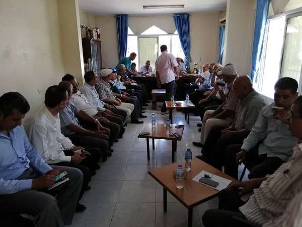 من الاجتماع 