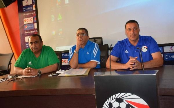 عصام عبد الفتاح (يمين)