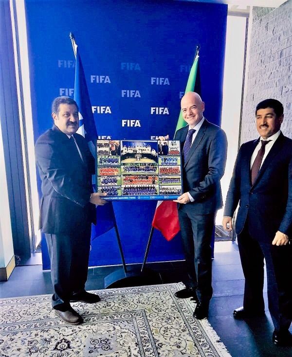 من الاجتماع 