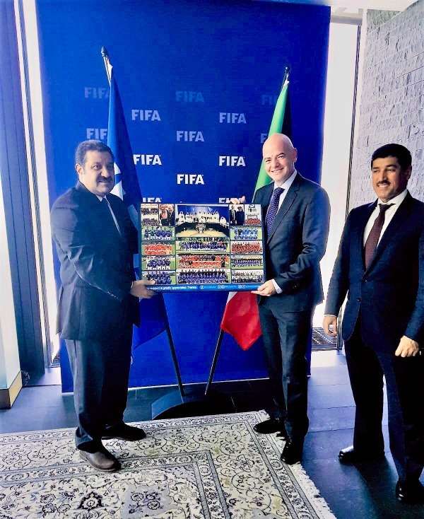 من الاجتماع