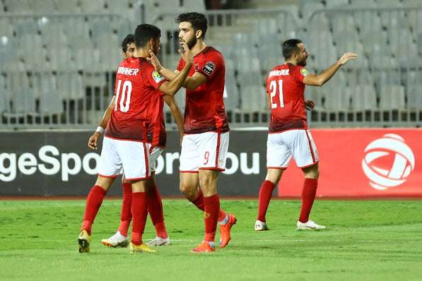 أزارو مع فريقه