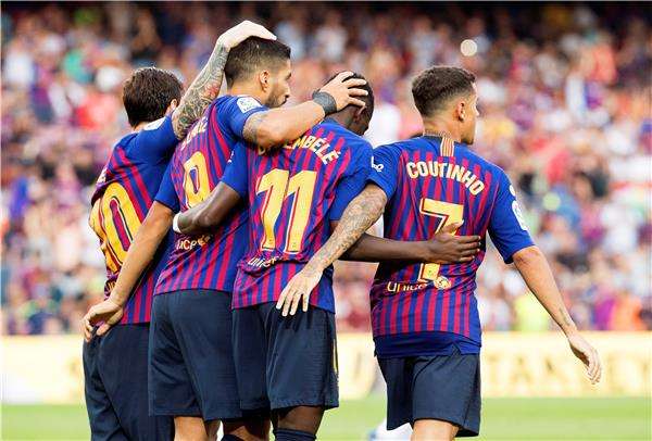 عثمان ديمبلي مع لاعبي برشلونة