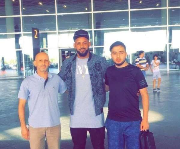 البرازيلي أندرسون (وسط)