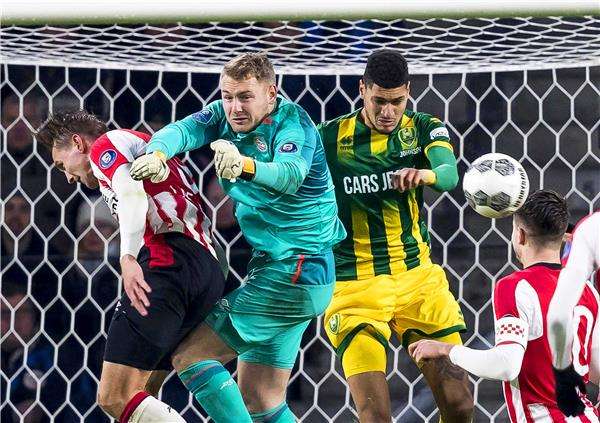 زويت من إحدى مباريات آيندهوفن