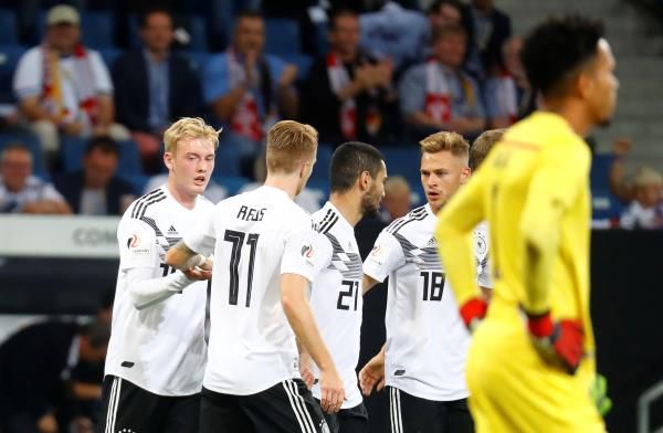 براندت مع لاعبي ألمانيا 