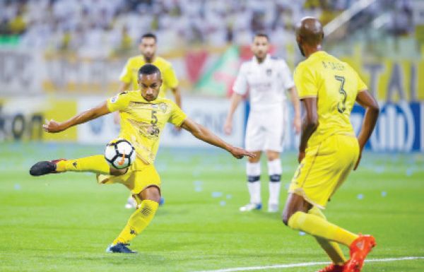 عبد الله صالح (يمين)