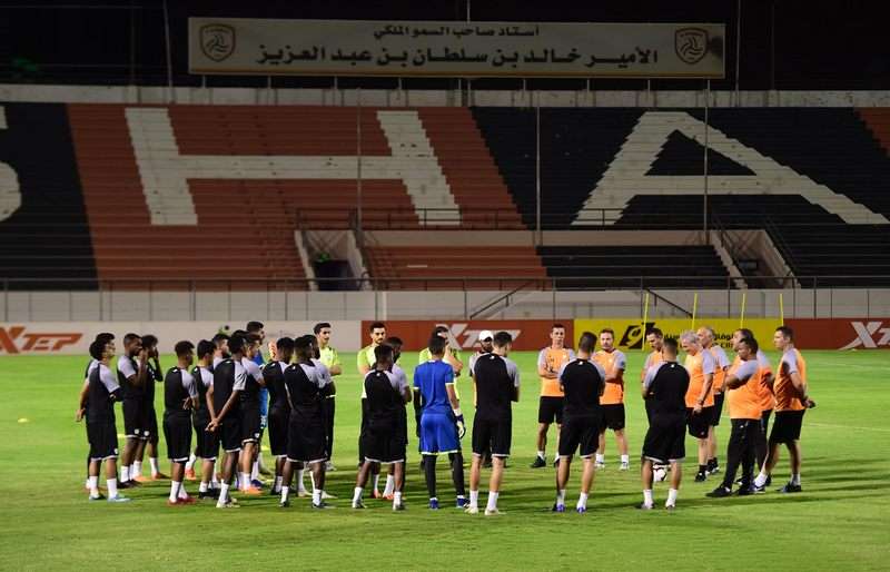 لاعبو الشباب 