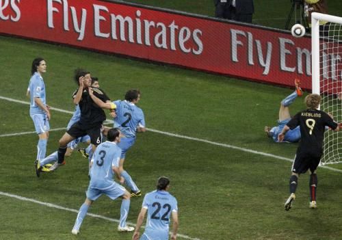 2010-07-10t201321z_01_wca409_rtridsp_3_soccer-world_reuters