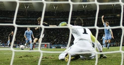 2010-07-10t185835z_01_wca120_rtridsp_3_soccer-world_reuters