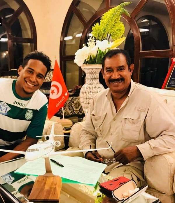 الجزيري إلى جانب الرئيس الشرفي للملعب القابسي