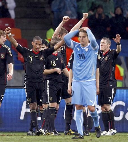 2010-07-10t203006z_01_wcp399_rtridsp_3_soccer-world_reuters