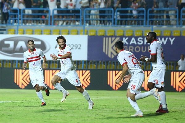 محمود علاء مع لاعبي الزمالك