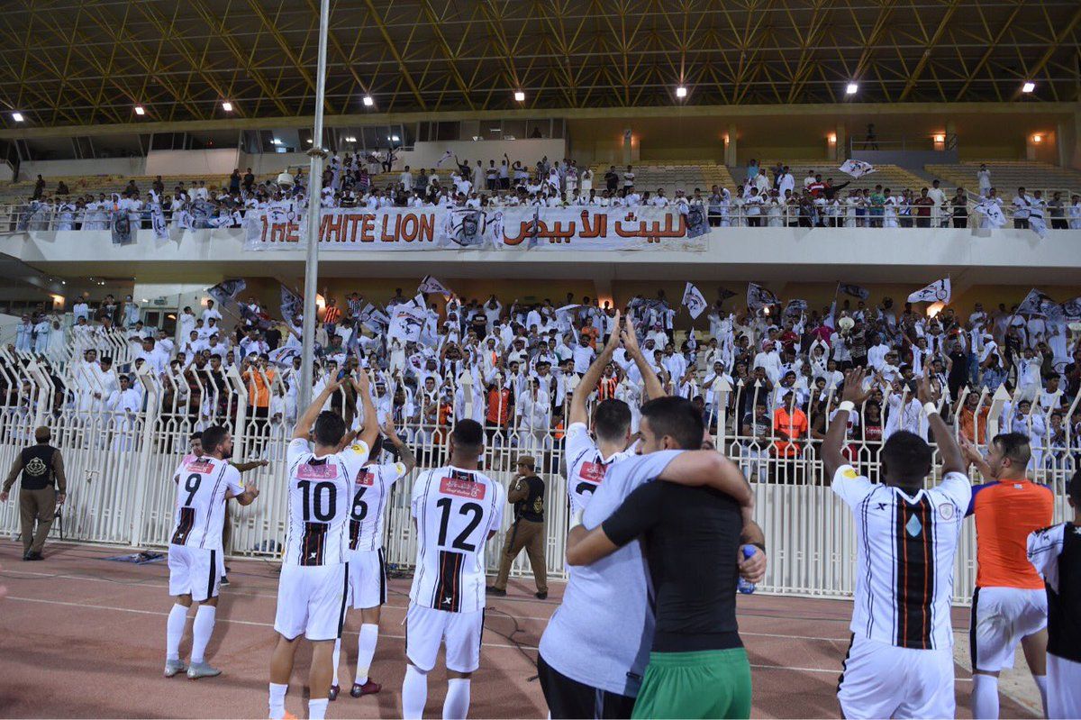 لاعبو الشباب