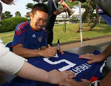 يوتو ناغاتومو ألتقى بالجماهير اليابانية بعد عودته من جنوب أفريقيا