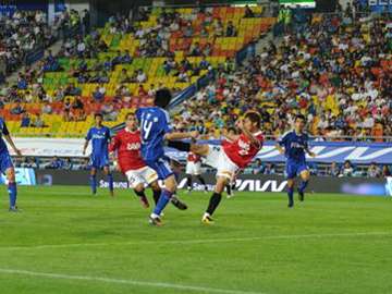 صورة من المباراة والتي أنتهت بالتعادل السلبي