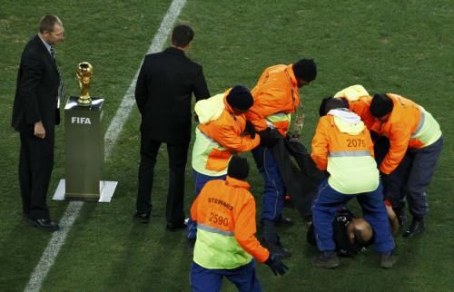 2010-07-11t183254z_01_wcp525_rtridsp_3_soccer-world_reuters