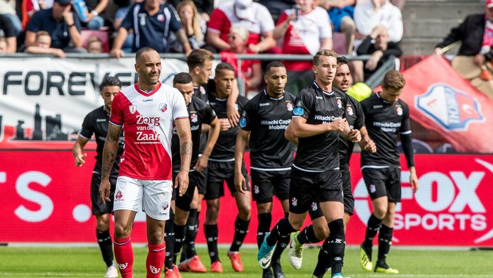 جانب من مباراة إمين وأوتريخت