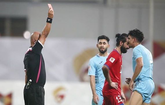 سيد رضا بعد تلقيه البطاقة الحمراء