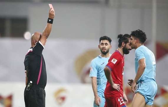 سيد رضا بعد تلقيه البطاقة الحمراء