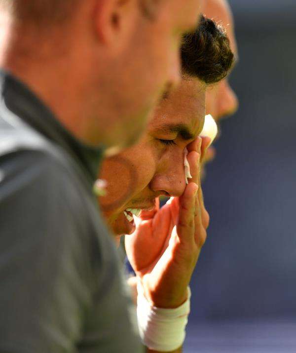 لحظة إصابة روبرتو فيرمينو