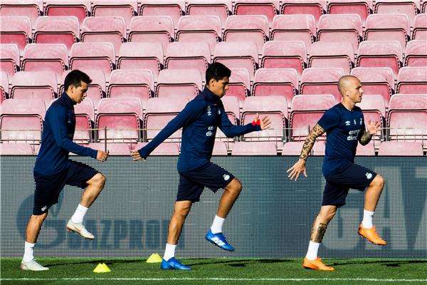 لاعبو آيندهوفن