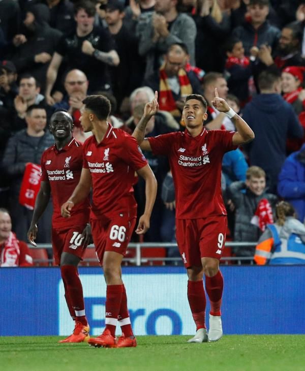 فرحة لاعبي ليفربول بهدف فيرمينو