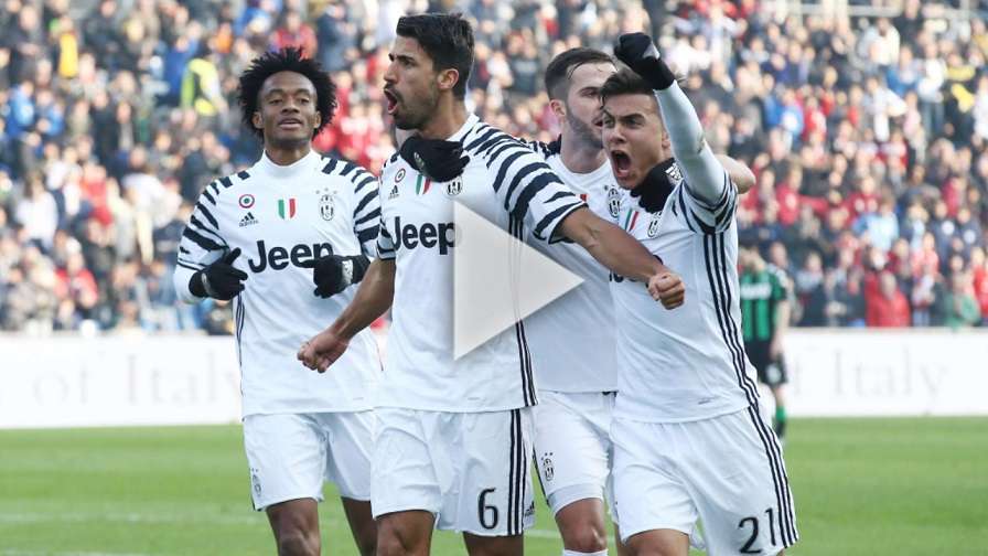 سامي خضيرة مع لاعبي يوفنتوس