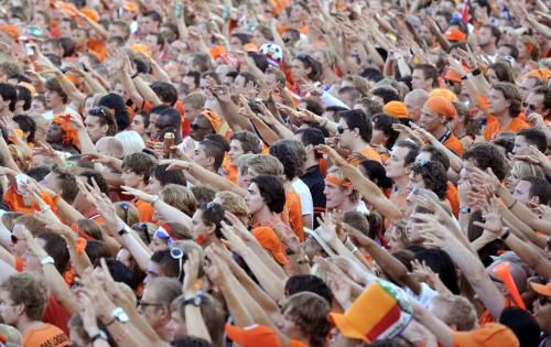 2010-07-11t193624z_01_ams13_rtridsp_3_soccer-world_reuters