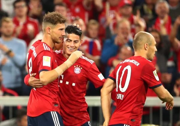 رودريجيز مع لاعبي بايرن 