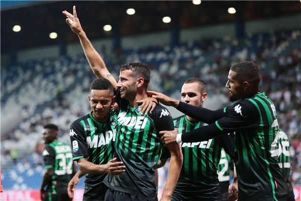 فرحة لاعبي ساسولو